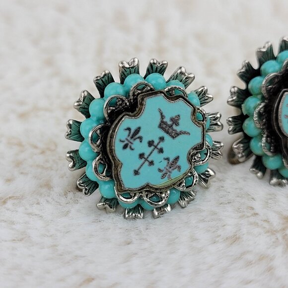 Vintage Turquoise Regal Screw Back Earrings - Picture 3 of 5